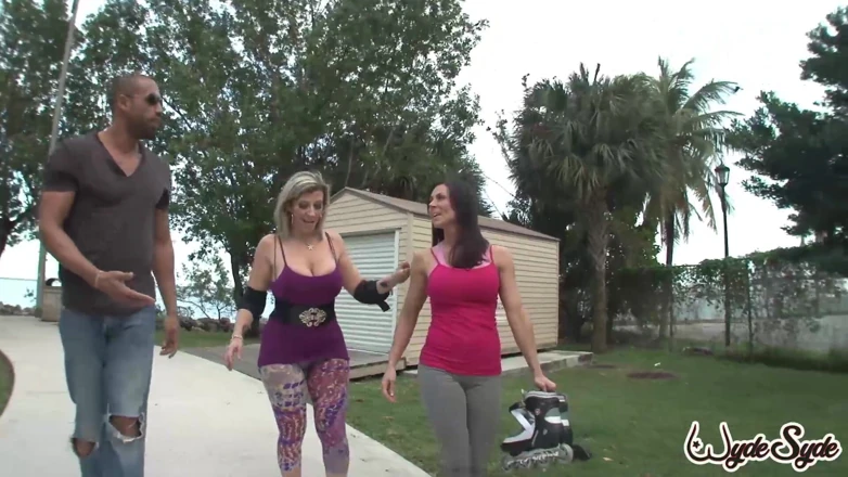 Busty Cougars Sara Jay & Kendra Lust for Cock, Karlo Karrera