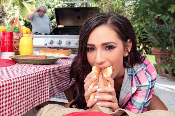 Sneaky Sex / Realitykings - Jaye Summers Park Bench / 15.12.2018