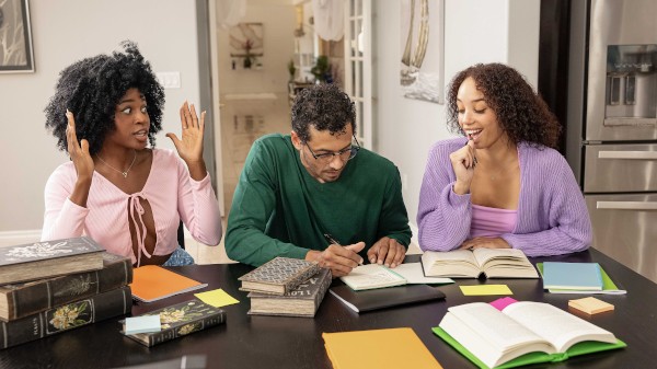 Sneaky Sex / Realitykings - Alexis Tae, Nicole Kitt, Alex Jones College Cuties Study Big Dick / 08.10.2023