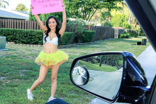 Stranded Teens / Mofos - Maya&#160;bijou Ebony Raver Gets Freaky In Field / 13.5.2017